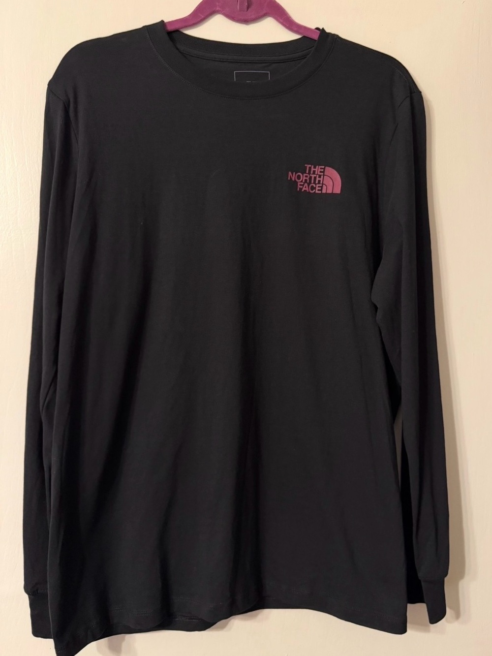 NWT The North Face Women’s Black Cotton Tee with Pink Logo Sz L